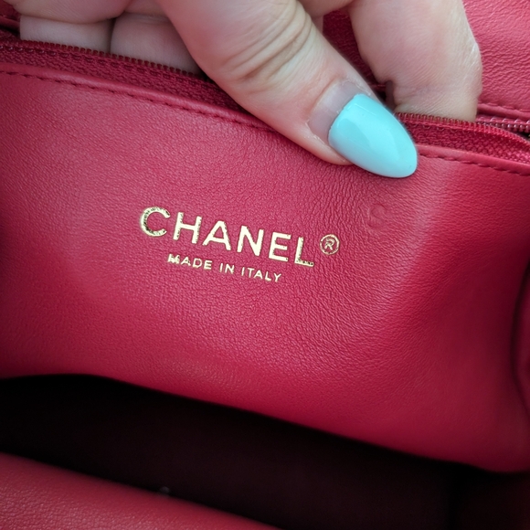 SOLD.$4000 direct Authentic Chanel business affinity red backpack, Caviar lea… - Picture 4 of 16